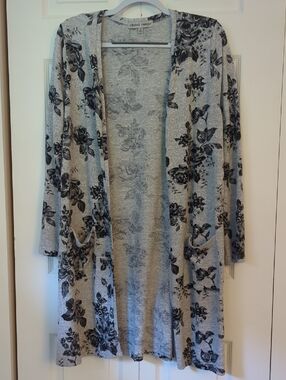 Absolutely Famous Gray Floral Open-Front Cardigan